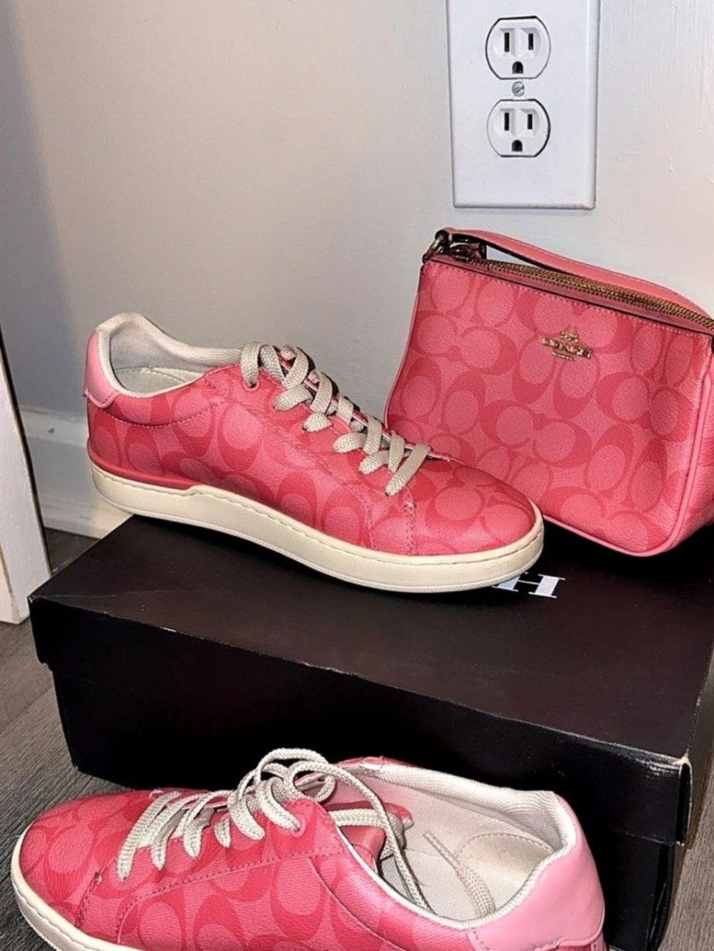 Coach Clip Low Top Sneaker In Signature Jacquard Pink & White